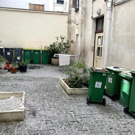 A Cosy In Near Buttes Chaumont Park Apartman